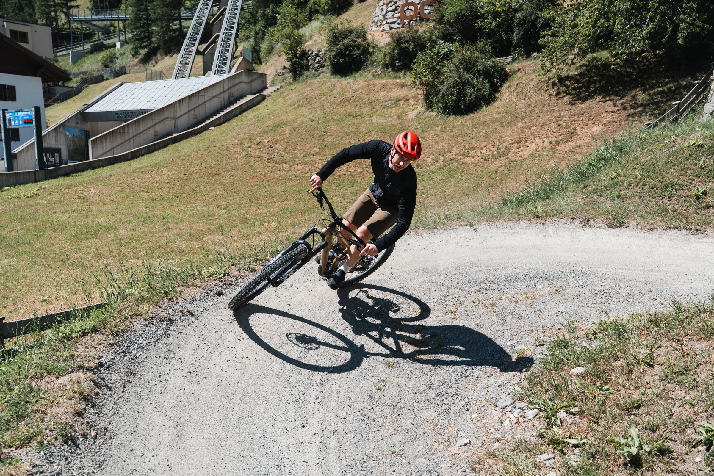 shooting-monsroyale-specialized-summer25-11.jpg