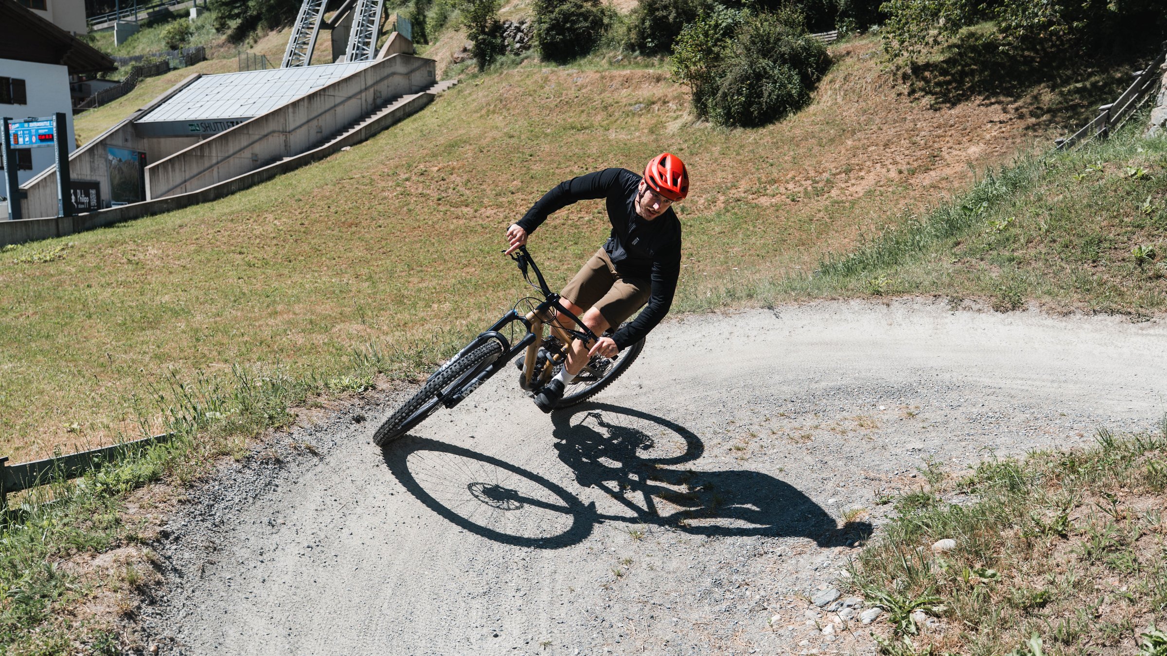 shooting-monsroyale-specialized-summer25-11.jpg