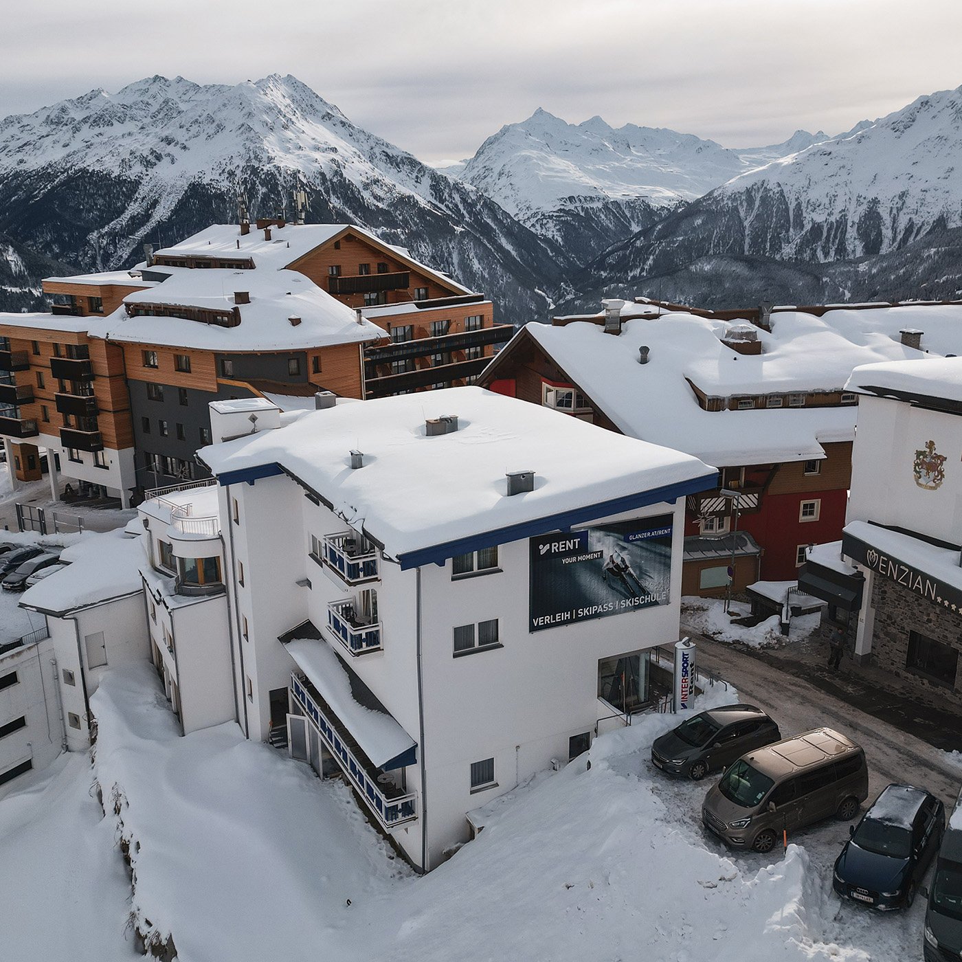 intersport-hochsoelden-filiale-6-aussen-drohne.jpg